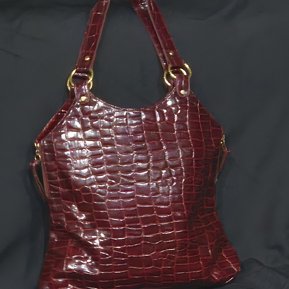 Chic Maroon Crocodile-Patterned Shoulder Bag - image 1